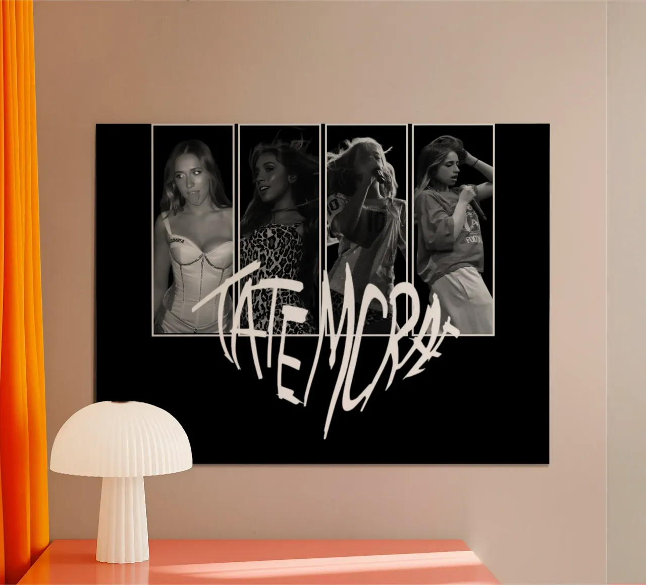 tate mcrae - Singer poster con telaio in alluminio da Tara Bergener