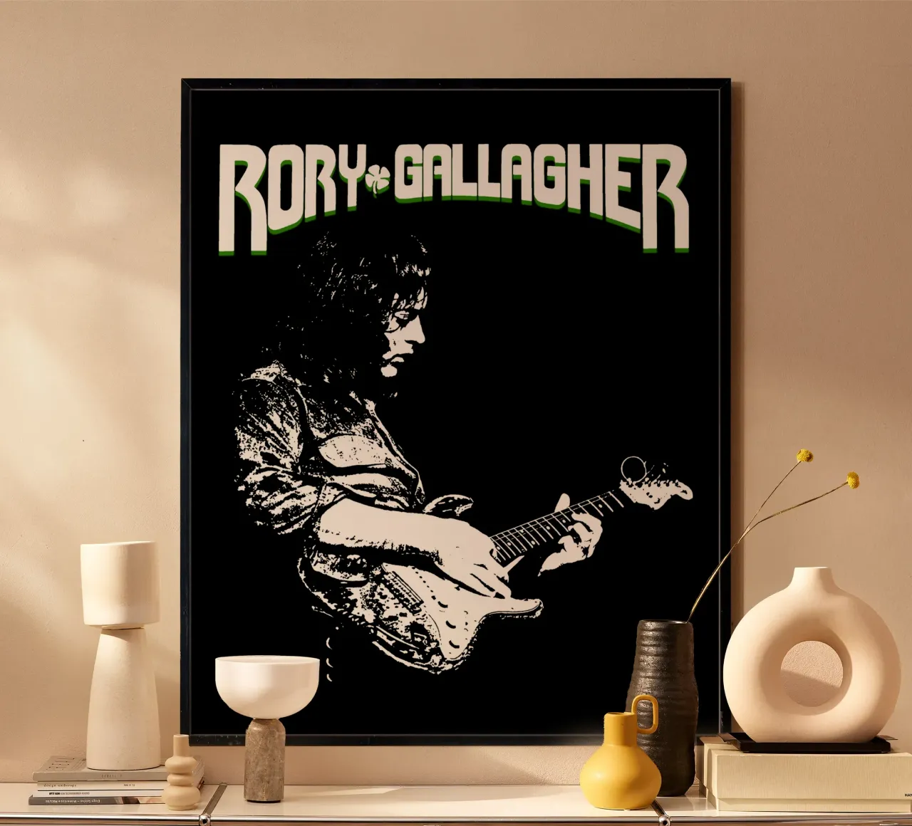 Stile Grungs - Rory Gallagher poster con telaio in plastica da https://www.juniqe.com/uk/shop/Henndraws