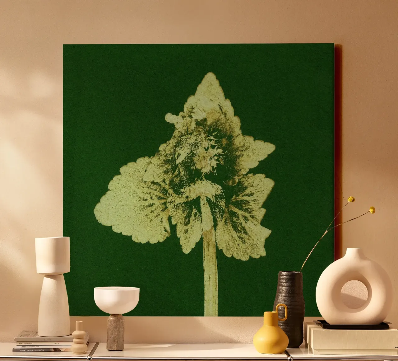 Impressioni botaniche | Lamium purpureum v3 tela con Cornice a cassetta da Ivona Maris