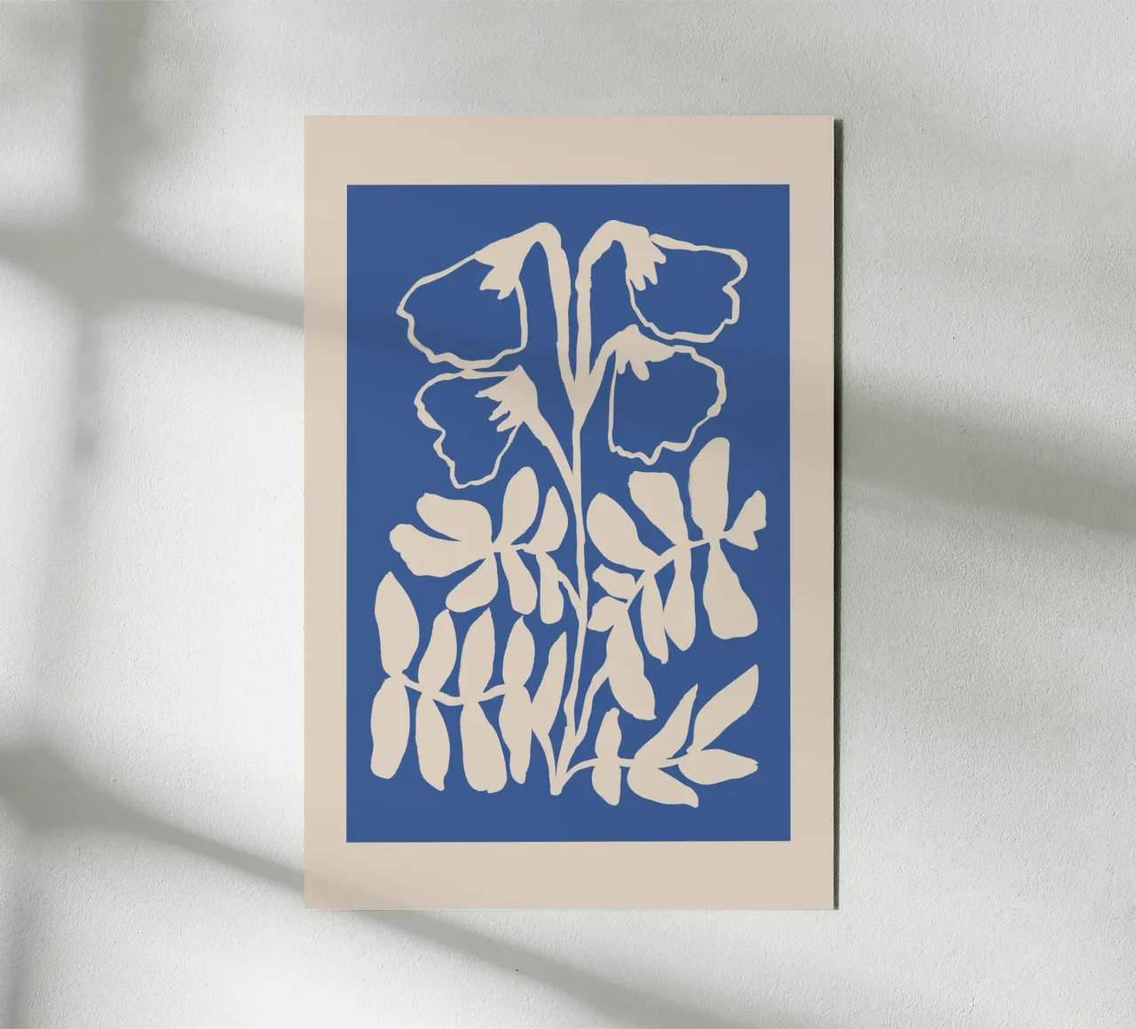 Sagome floreali astratte beige su blu alluminio dibond da Melloi Art Print