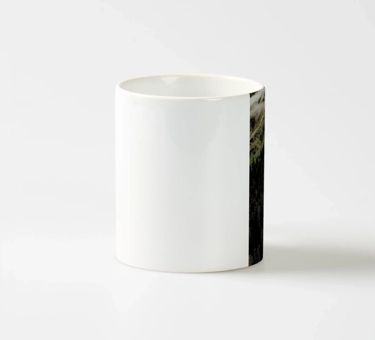 Calm Mornings And Clouds tazza in ceramica da Sebastian Hilgetag