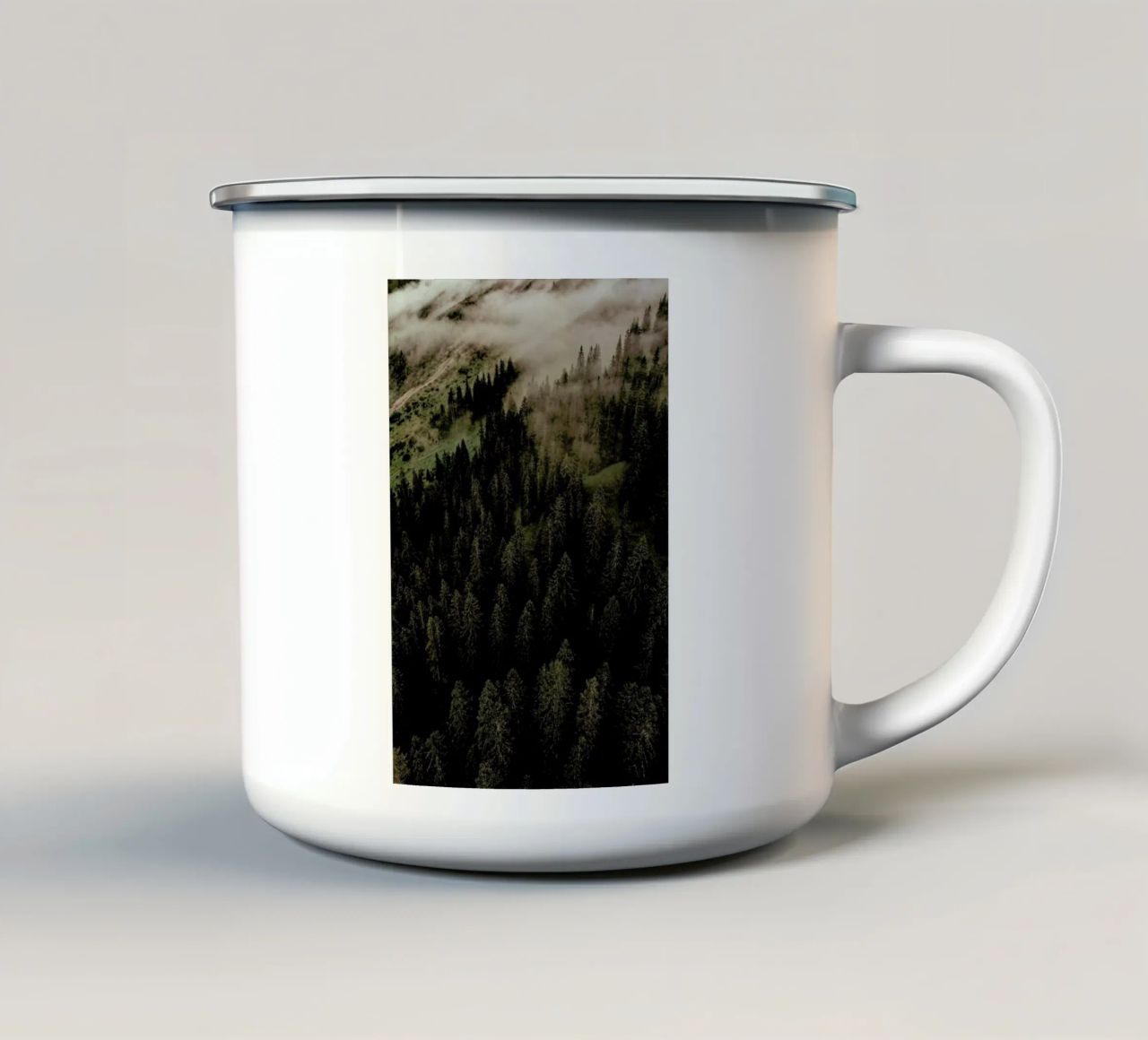 Calm Mornings And Clouds tazza in smalto da Sebastian Hilgetag