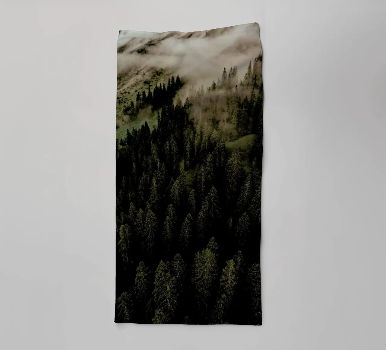 Calm Mornings And Clouds Handtuch von Sebastian Hilgetag