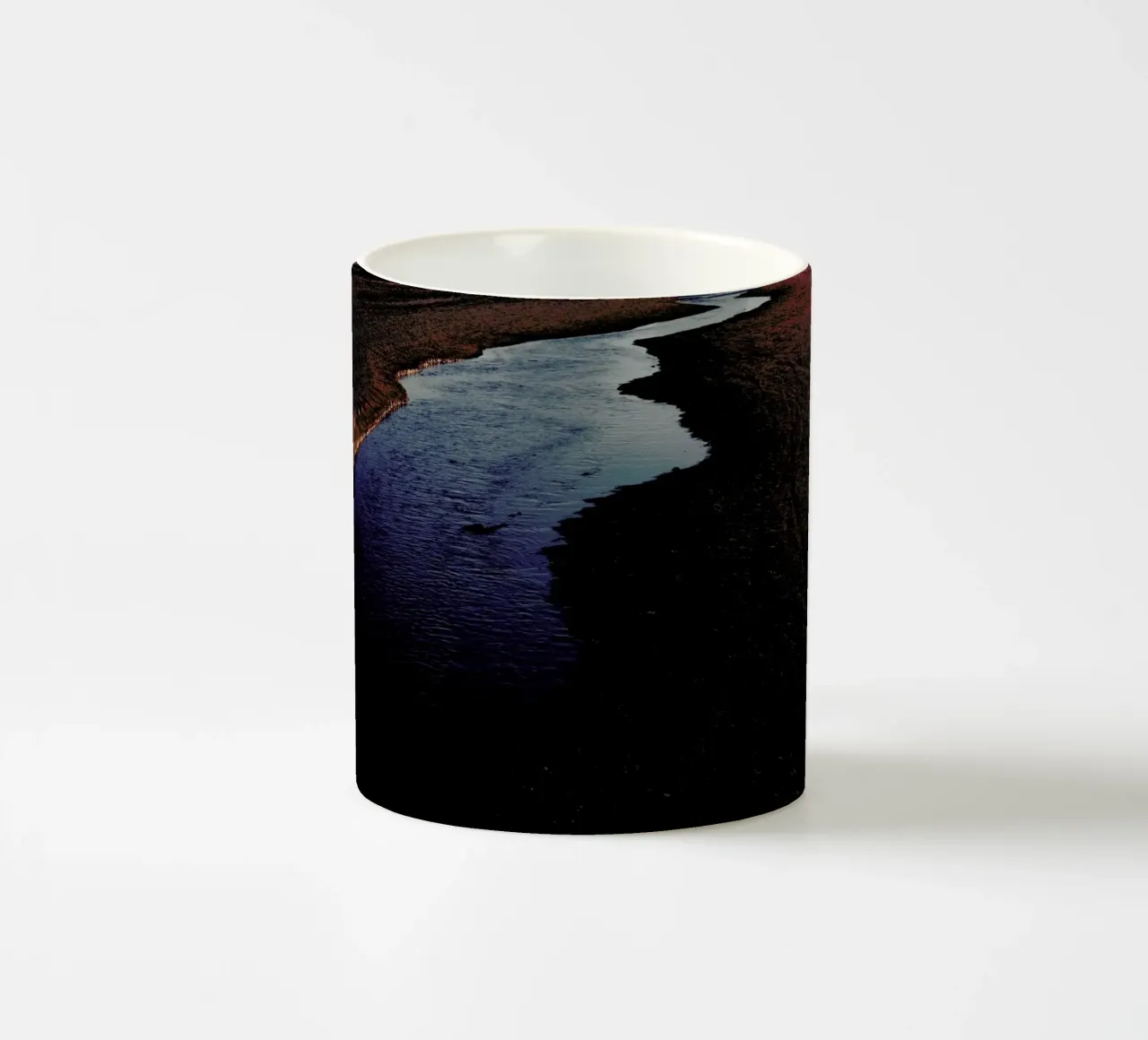 Dark River IV tazza in ceramica da Tal Paz-Fridman