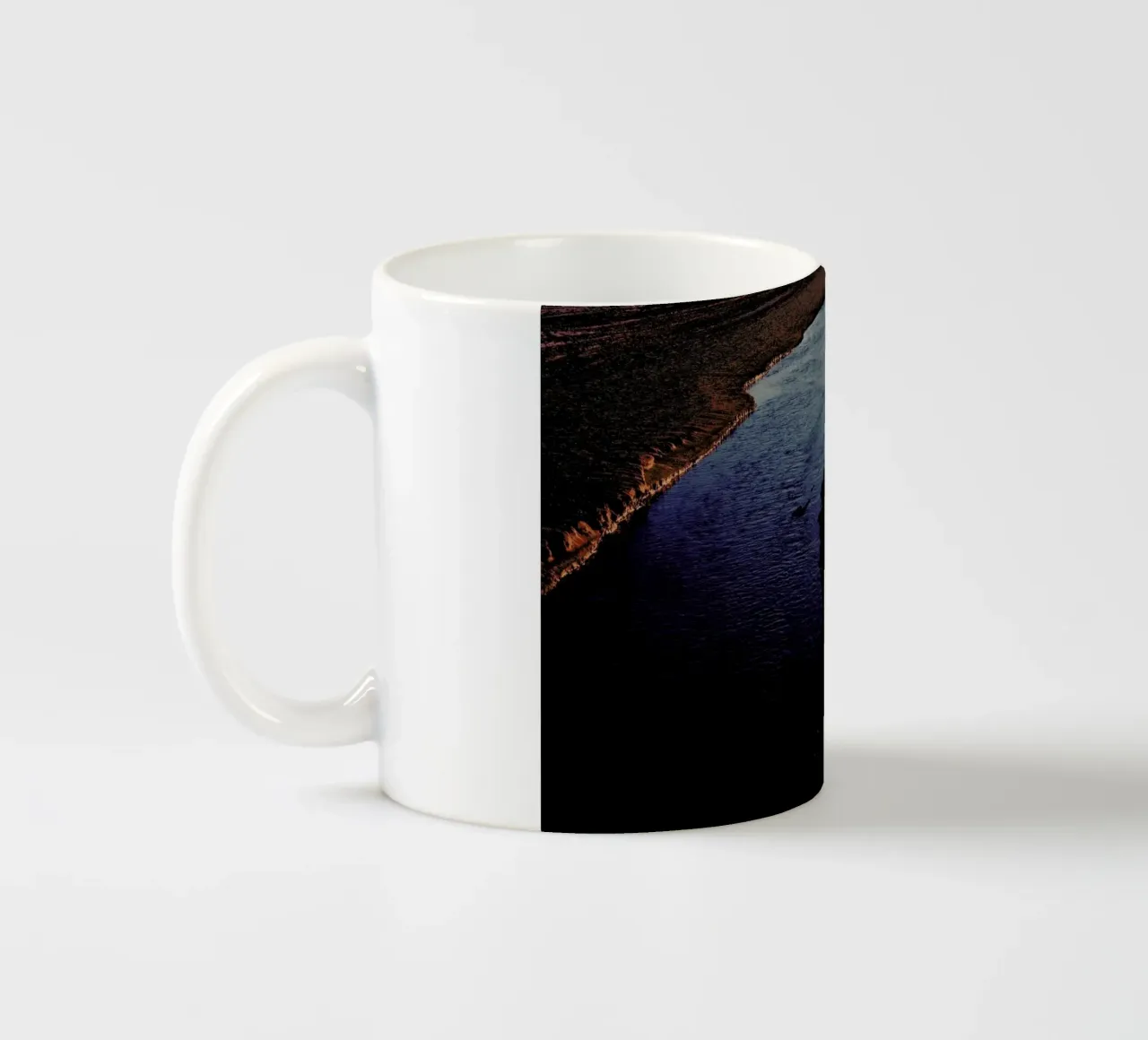 Dark River IV tazza in ceramica da Tal Paz-Fridman