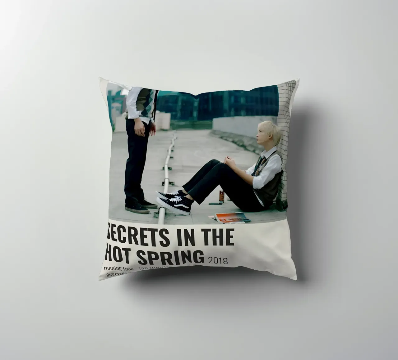 SECRETS IN THE HOT SPRING 2018 cuscino da MVFminimalist