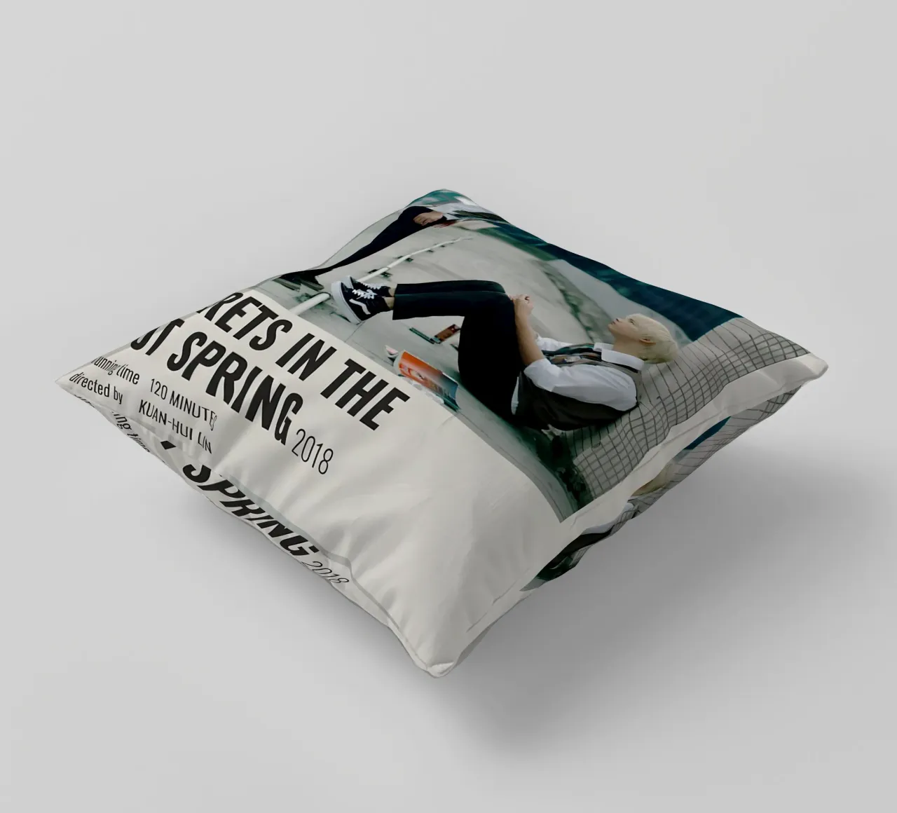 SECRETS IN THE HOT SPRING 2018 cuscino da MVFminimalist