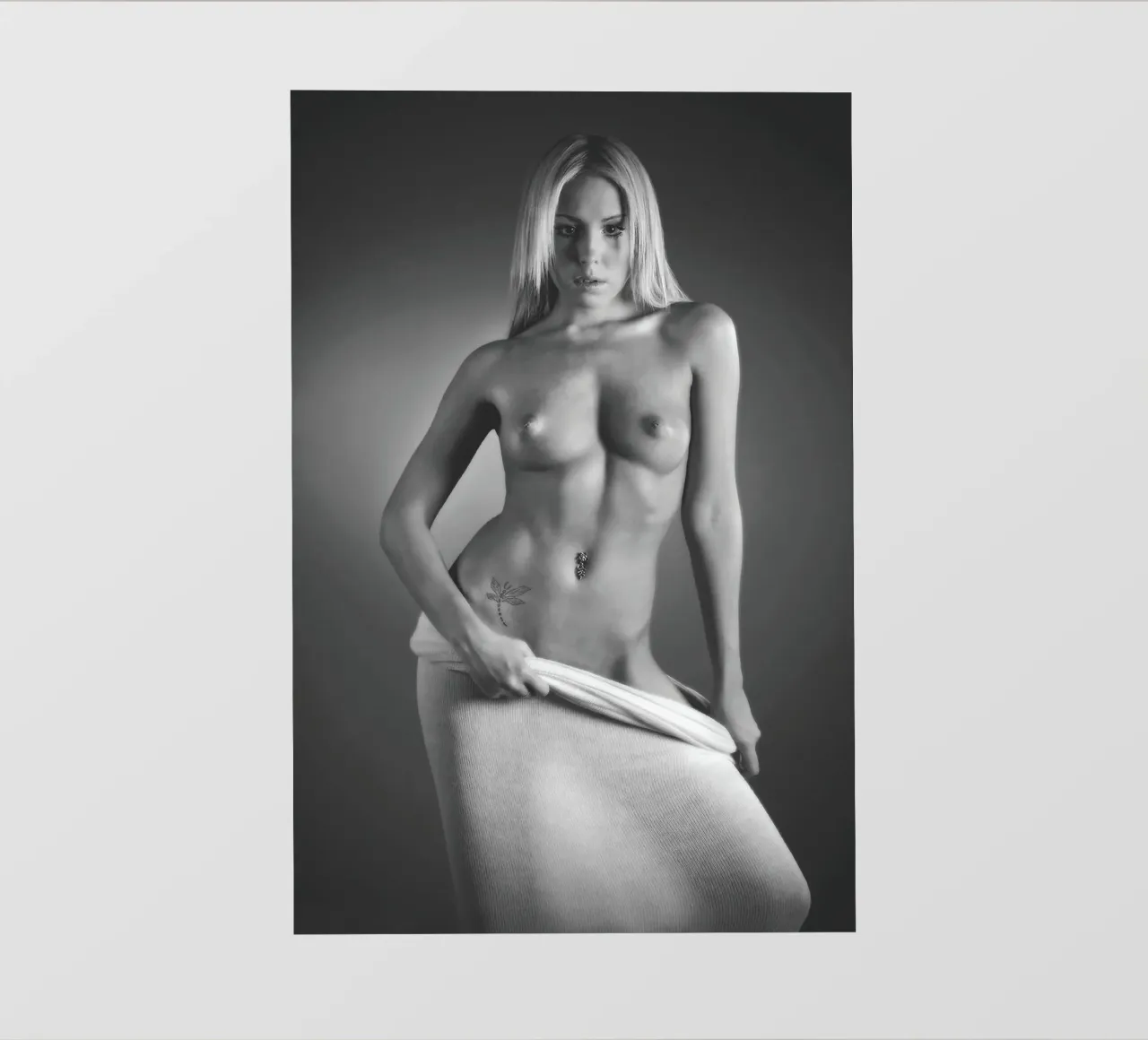 Ashlee in cotton Mono pellicola backlit da Dave Hare Photography