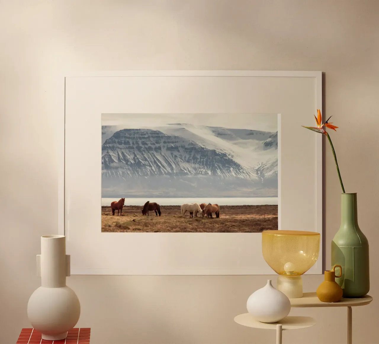cavalli in montagna innevati poster con telaio in legno da Horsire