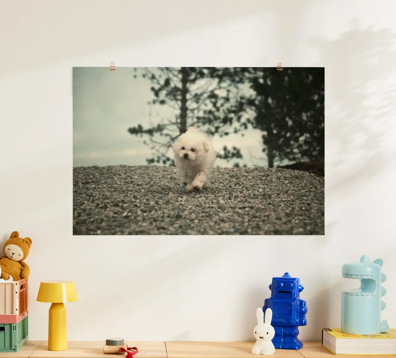 chiot jouant dans une forêt lumineuse poster de animal story home