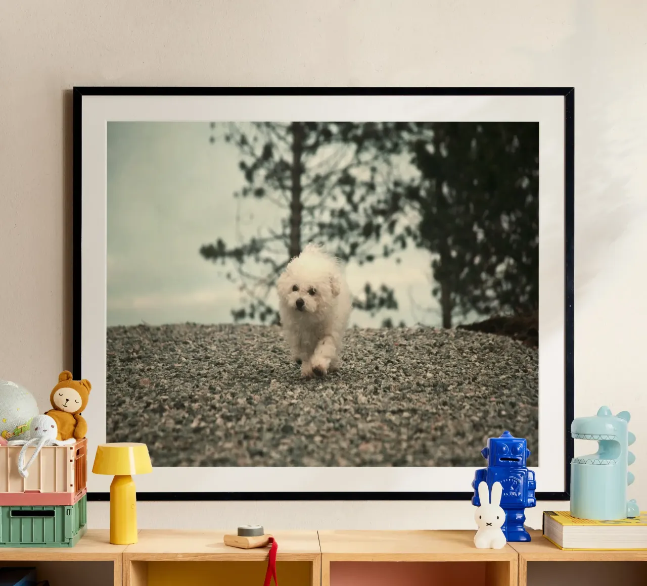 chiot jouant dans une forêt lumineuse poster de animal story home
