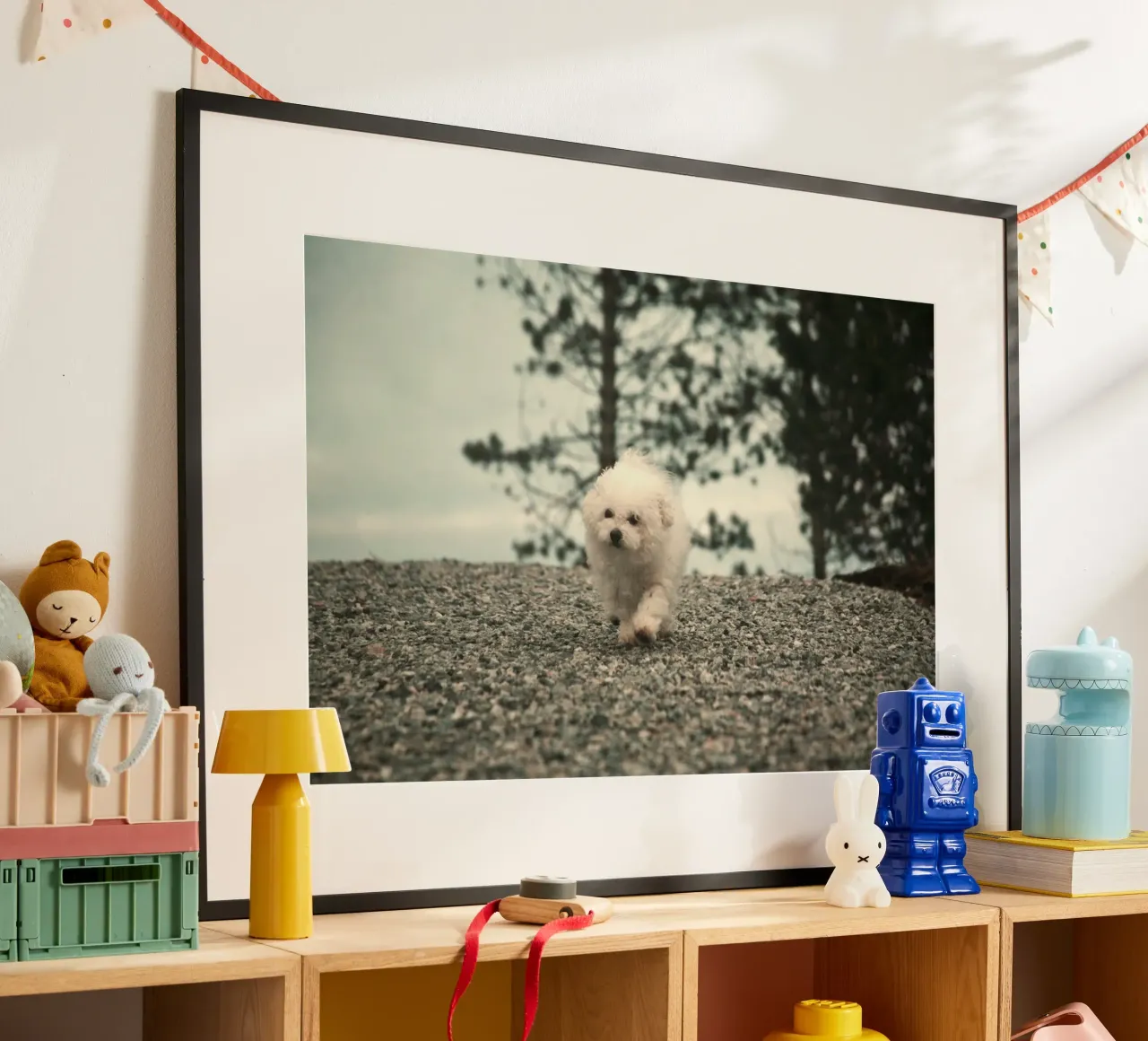 chiot jouant dans une forêt lumineuse poster de animal story home