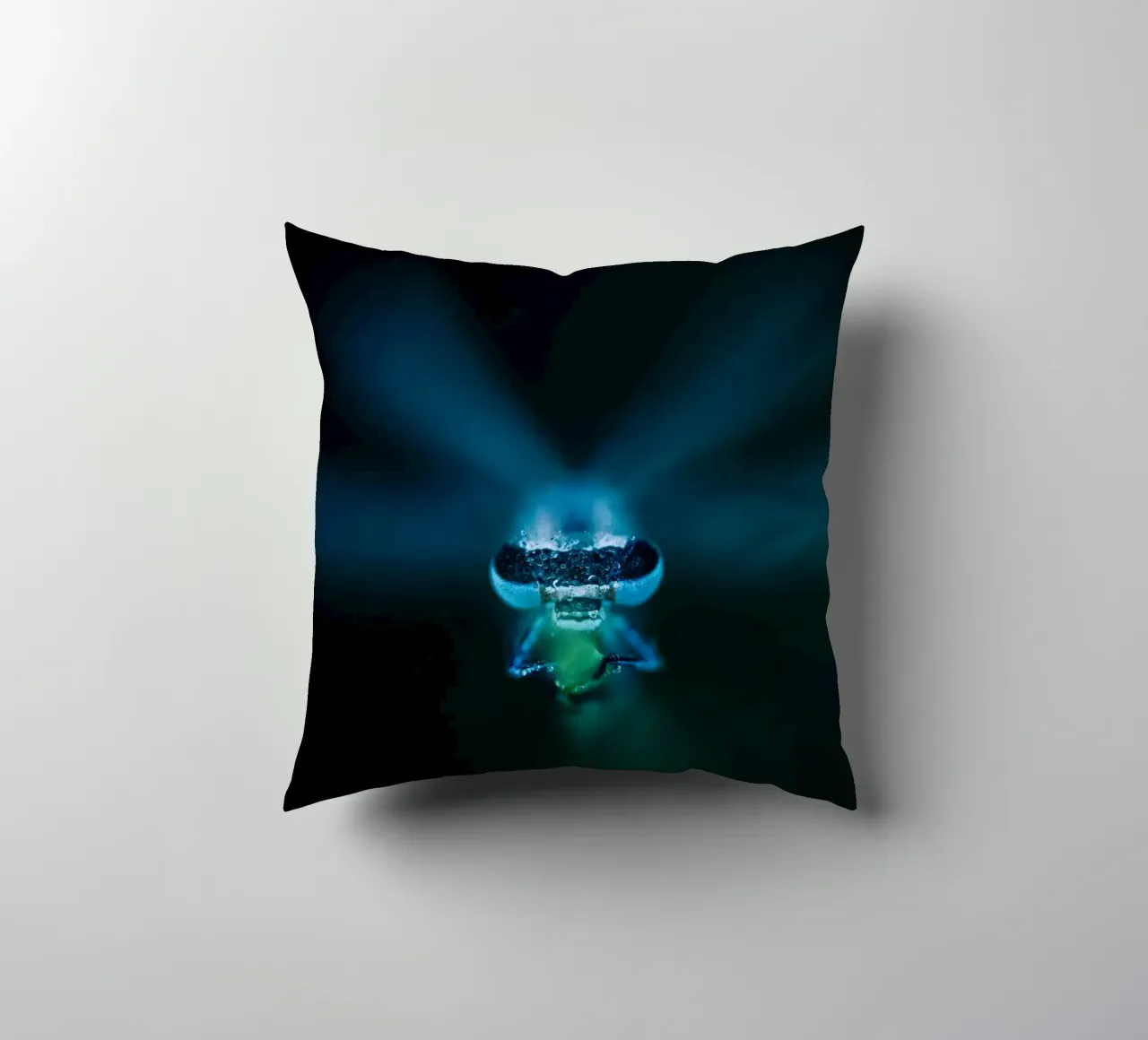 Dragonfly No. 2 cuscino da OUTSIDE ONLY