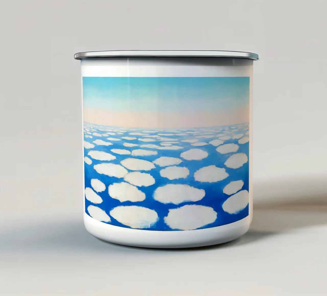 Sopra le nuvole di Georgia O'Keeffe tazza in smalto da Classic Art Prints