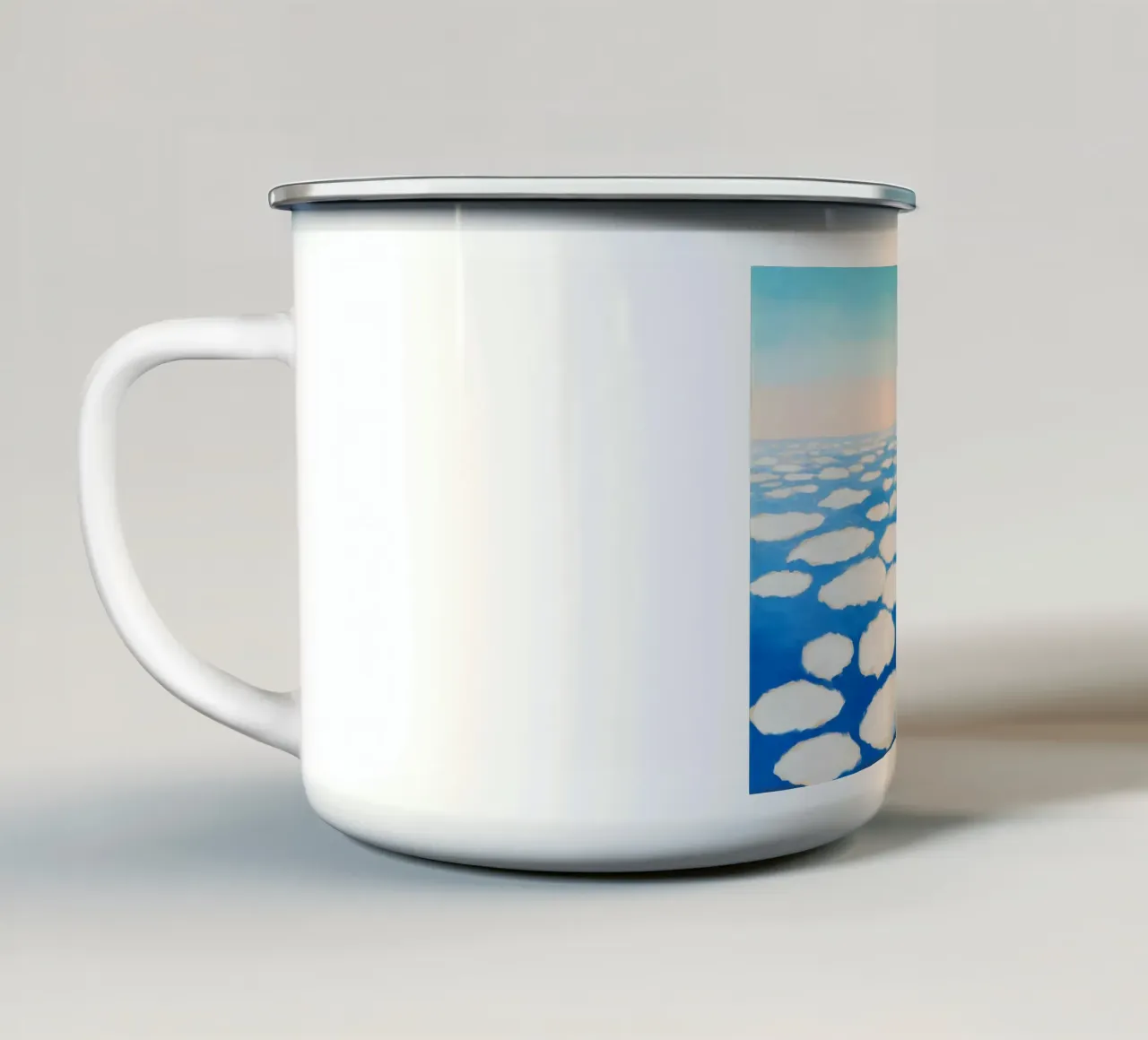 Sopra le nuvole di Georgia O'Keeffe tazza in smalto da Classic Art Prints