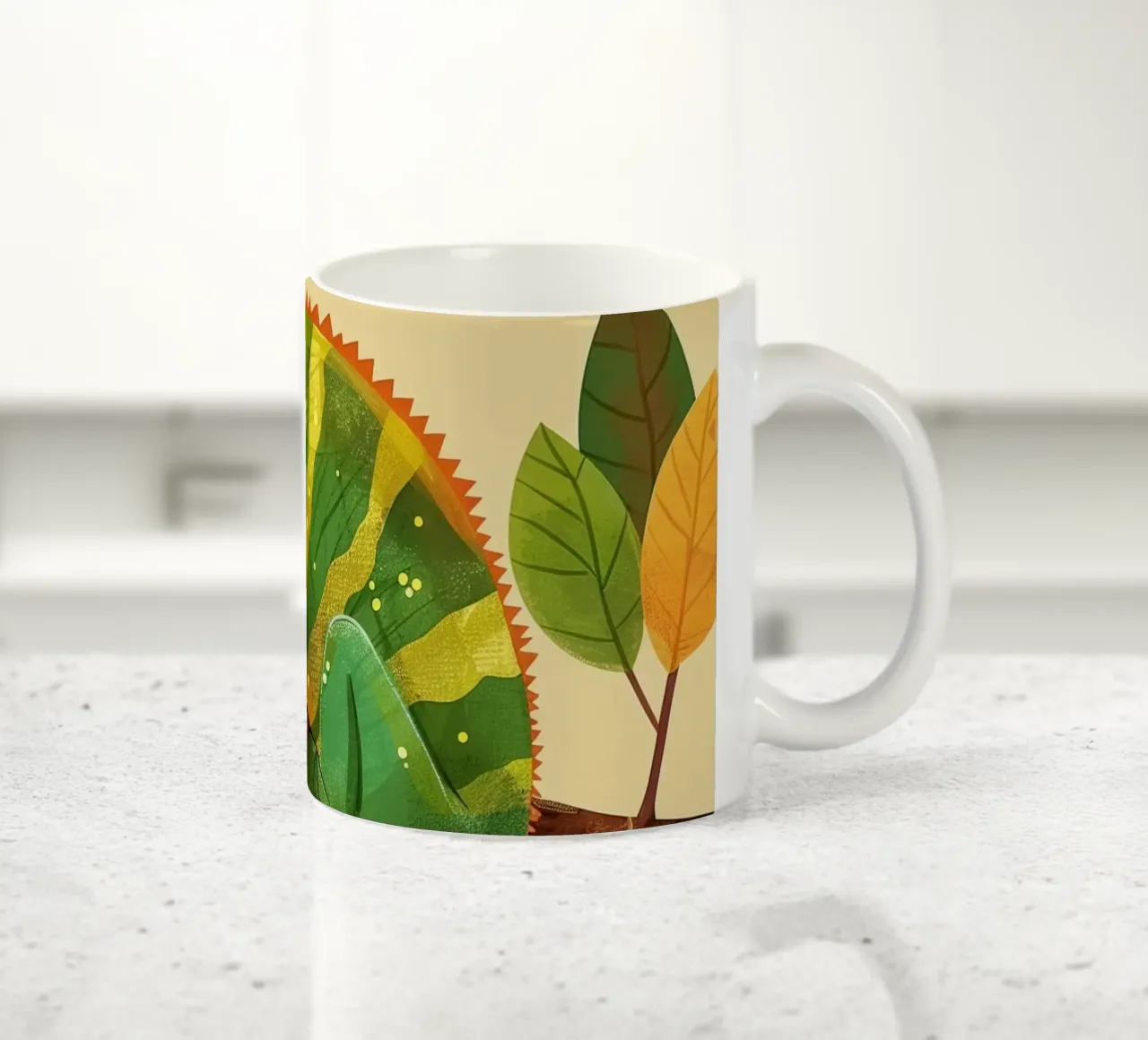 camaleonte appollaiato su un ramo, con verdi e gialli brillanti tazza in ceramica da DesignDoodle