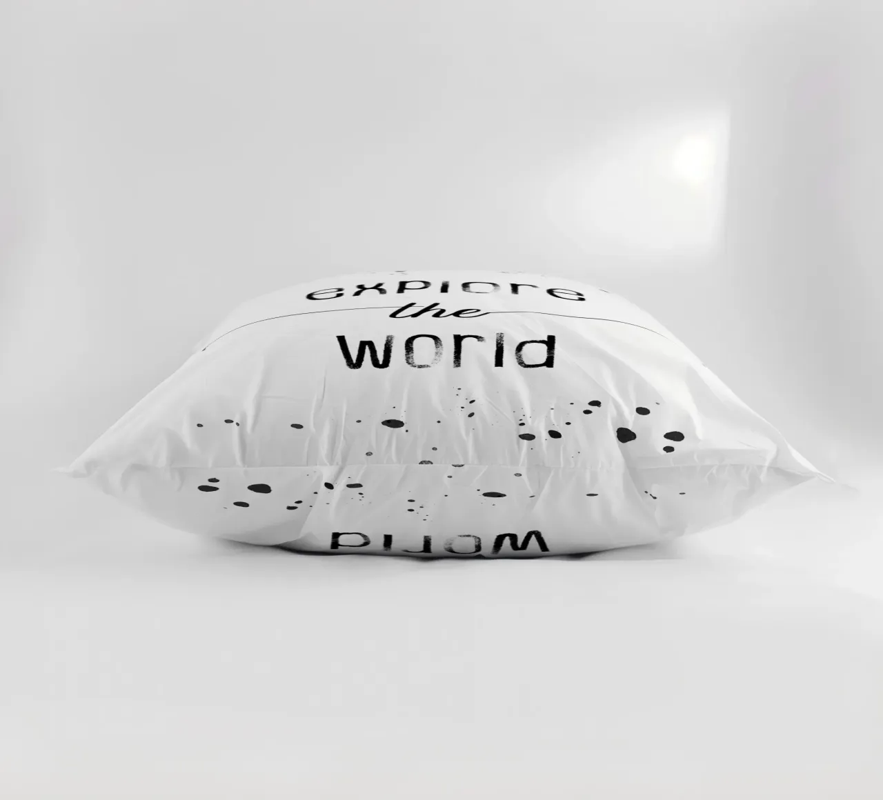 TEXT ART Explore the world cuscino da Melanie Viola