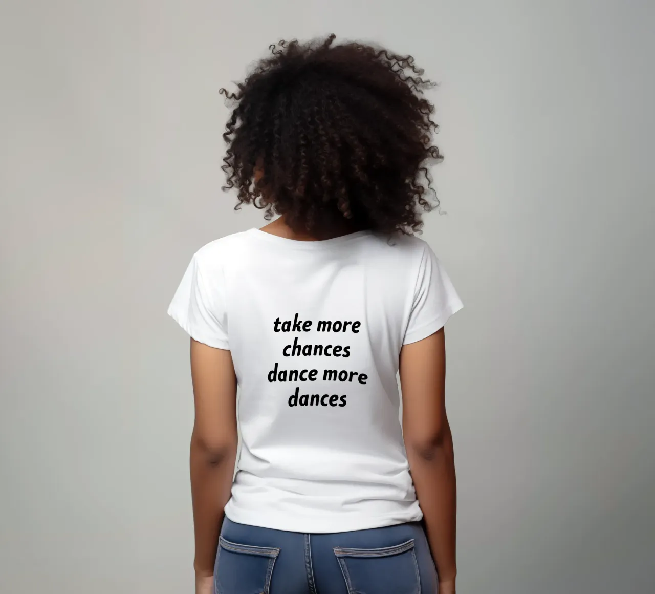 Correte più rischi, ballate più balli t-shirt da MoonlightPrint