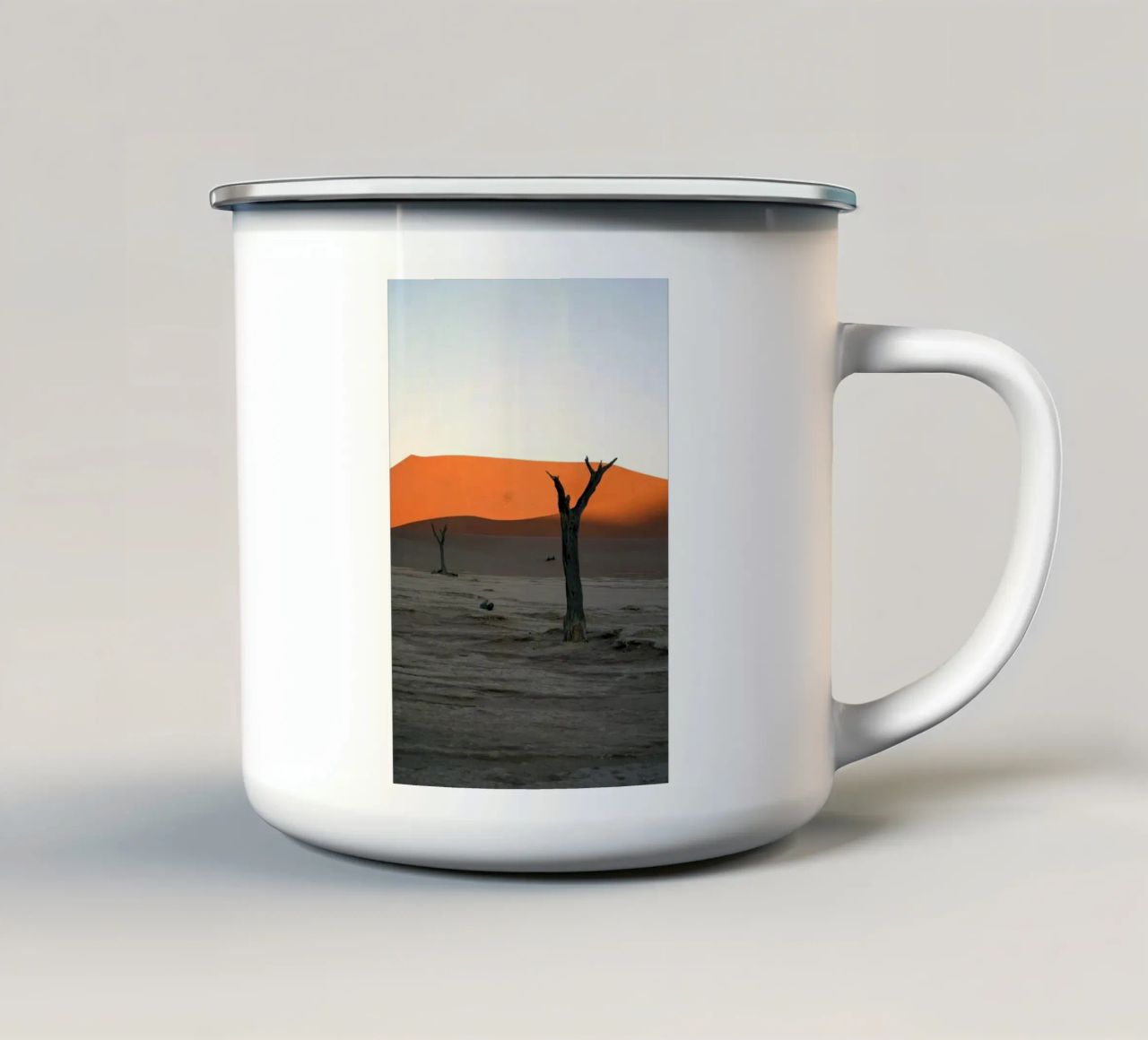 Un albero morto tazza in smalto da Peace