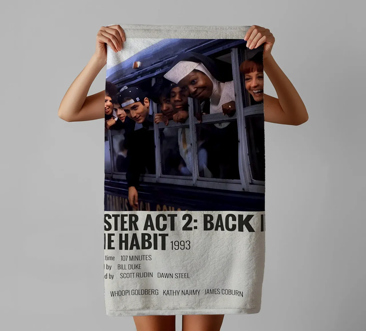 SISTER ACT 2 BACK IN THE HABIT 1993 asciugamano da bagno da MVFminimalist