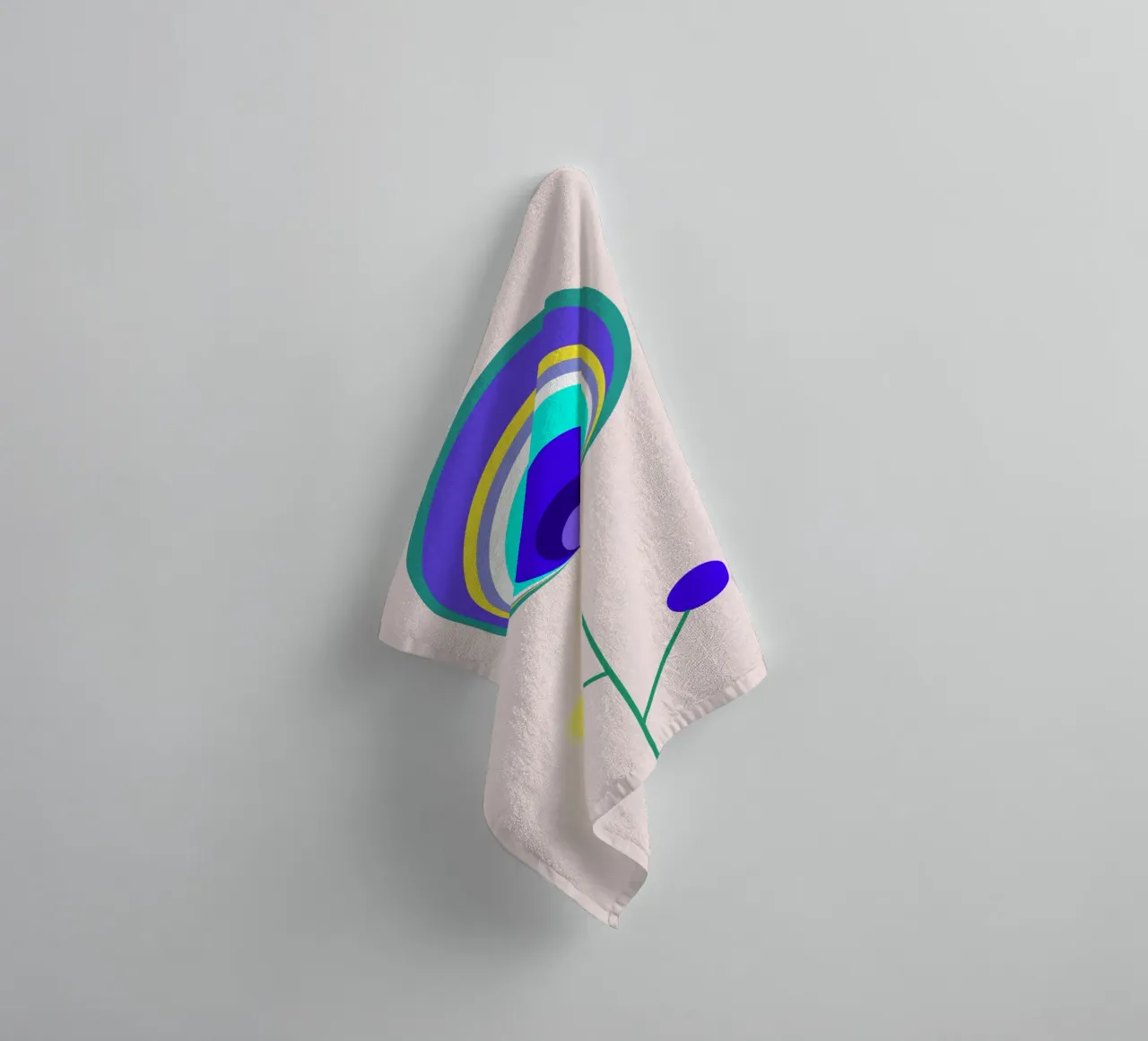 Fiore astratto con piume di pavone, fiore lecca-lecca, geometrico asciugamano da bagno da Lilou Art