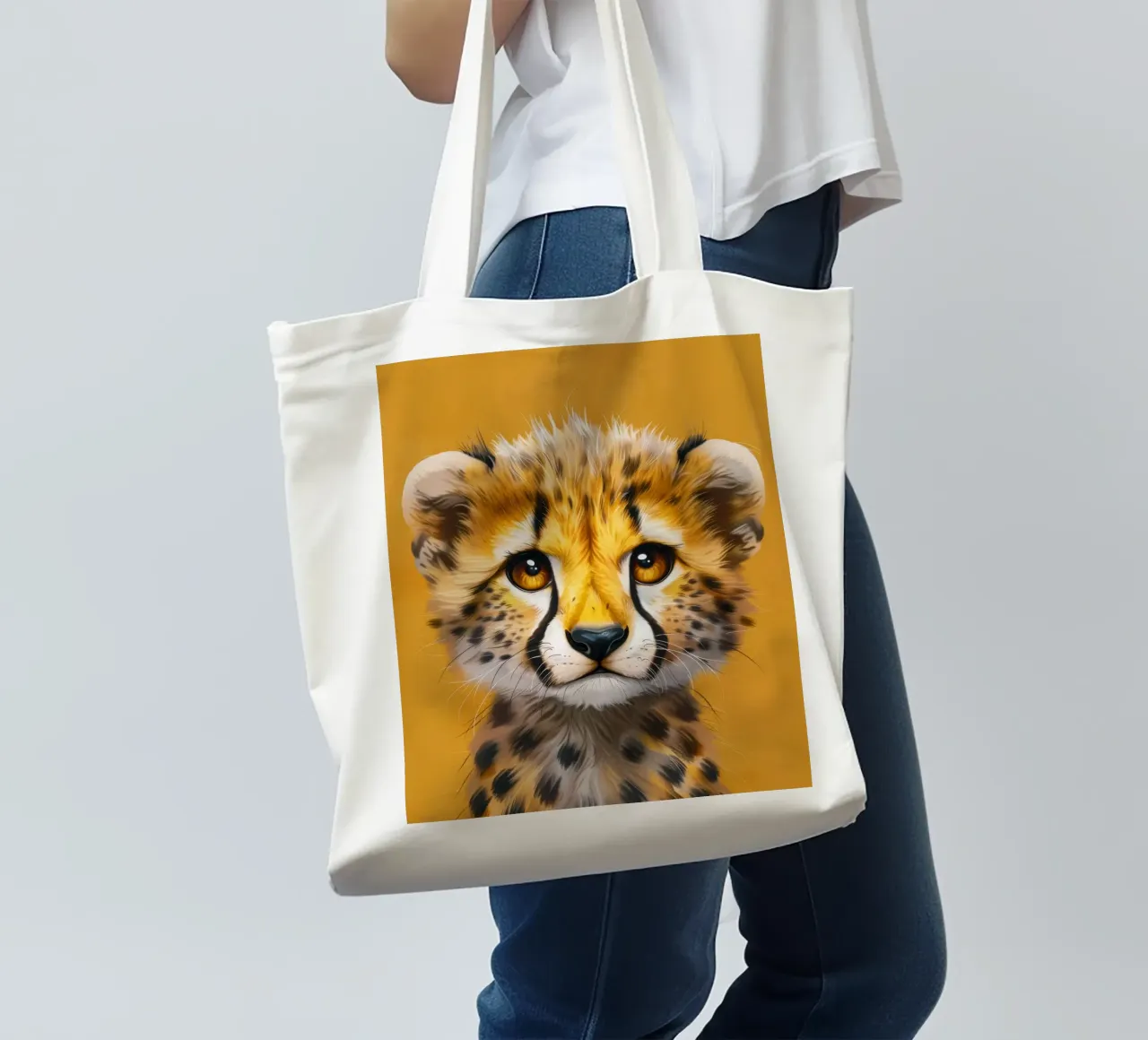 cucciolo di ghepardo, con grandi occhi e un'espressione dolce e giocosa borsa in juta da DesignDoodle