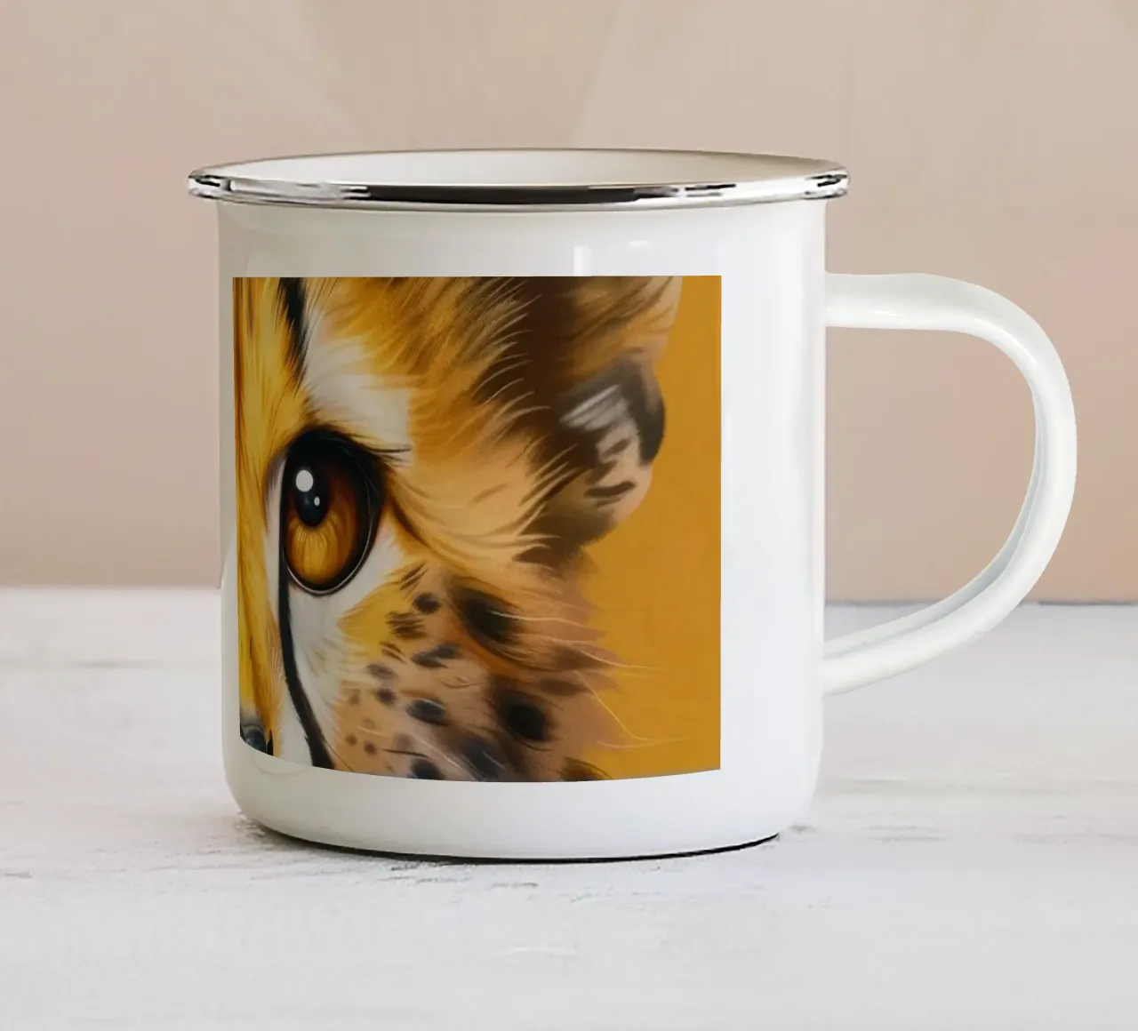cucciolo di ghepardo, con grandi occhi e un'espressione dolce e giocosa tazza in smalto da DesignDoodle