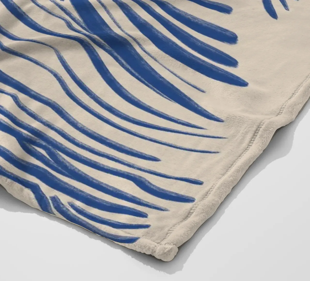 Linee ondulate astratte blu su beige coperta in pile da Melloi Art Print