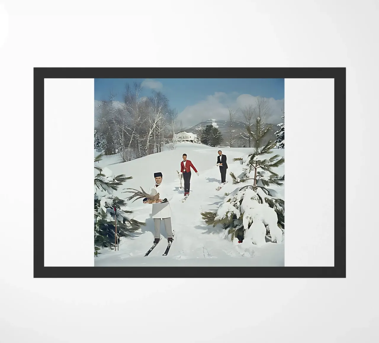 Slim Aarons - Camerieri sciatori zerbino da kaitlinparkershop