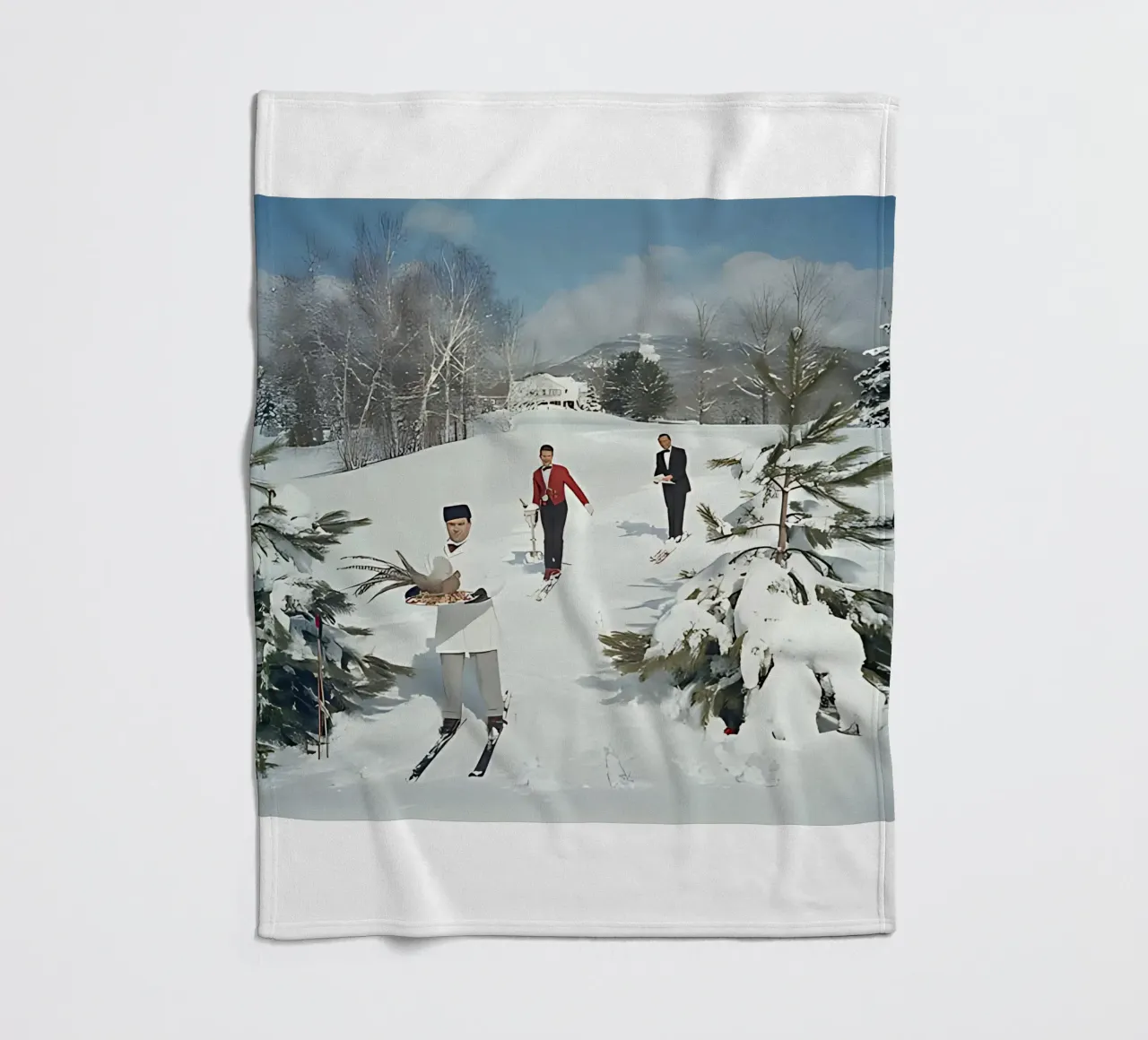 Slim Aarons - Camerieri sciatori coperta in pile da kaitlinparkershop