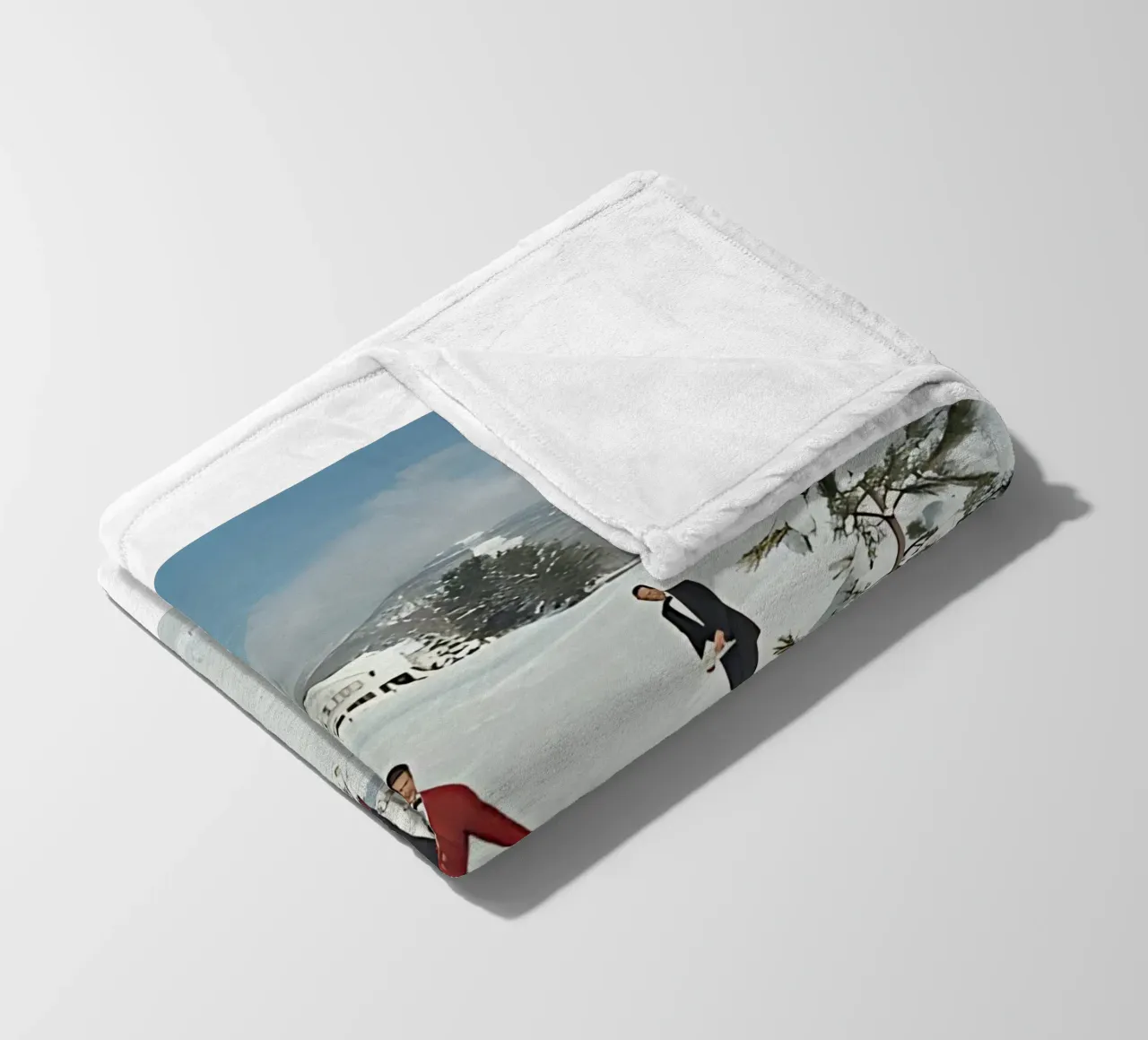 Slim Aarons - Camerieri sciatori coperta in pile da kaitlinparkershop