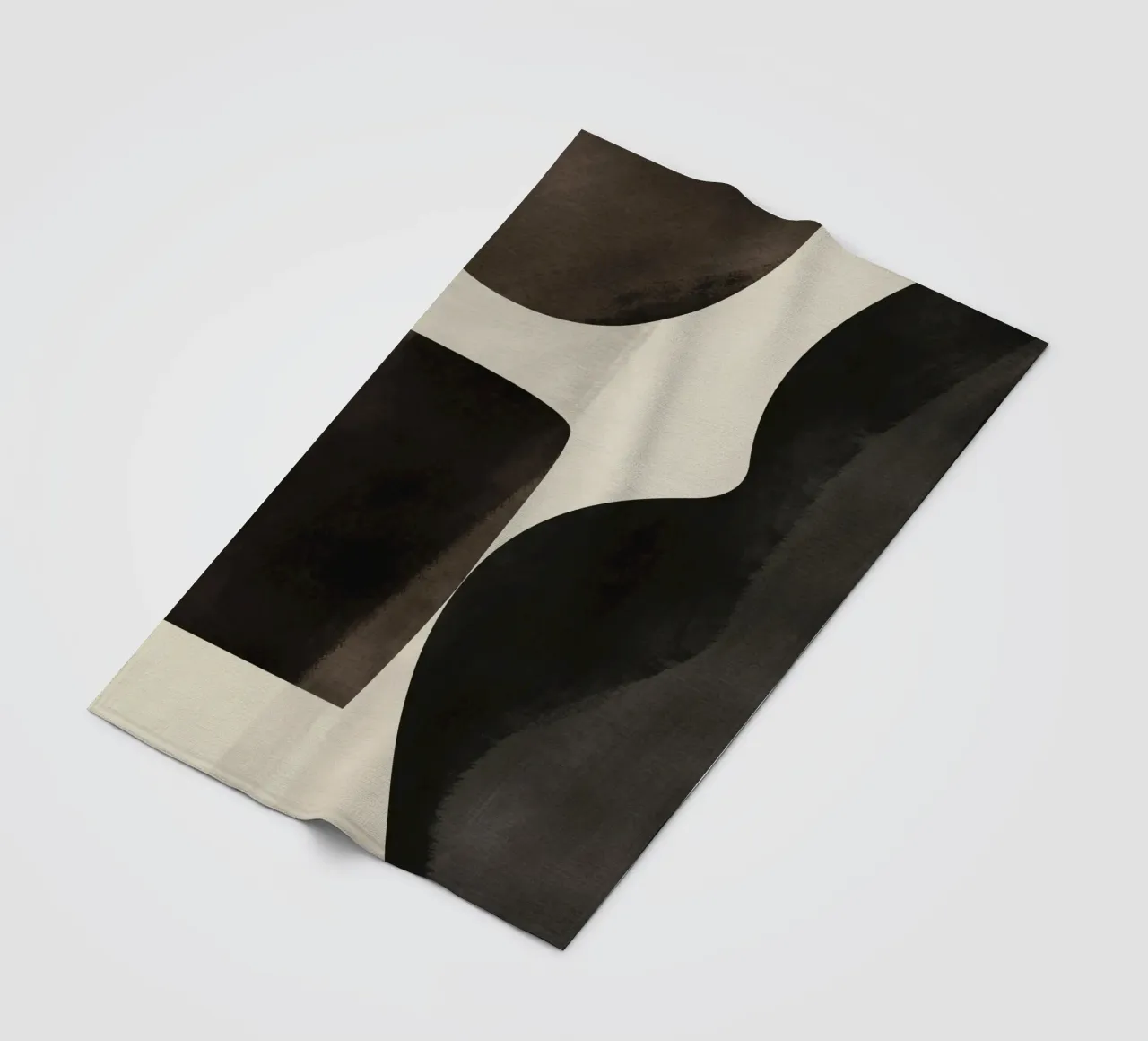 Forme organiche in bianco e nero coperta in pile da Little Dean