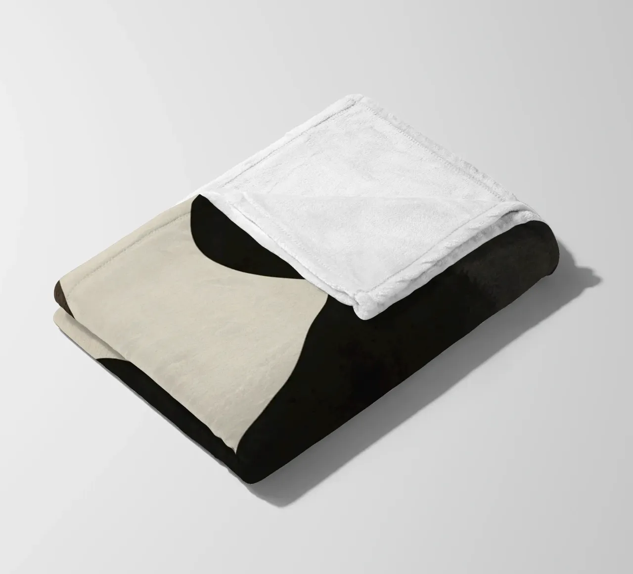 Forme organiche in bianco e nero coperta in pile da Little Dean