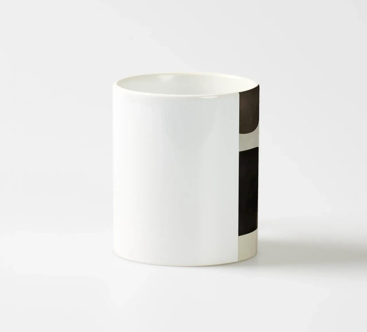 Forme organiche in bianco e nero tazza in ceramica da Little Dean
