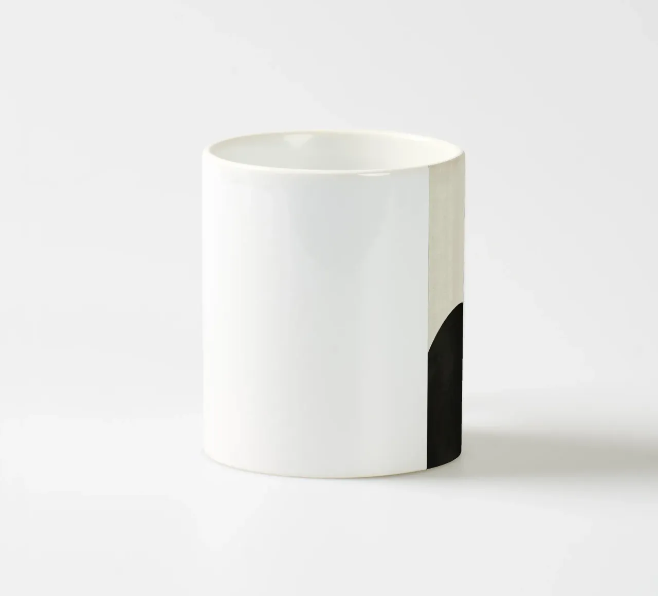 Forme organiche in bianco e nero 02 tazza in ceramica da Little Dean