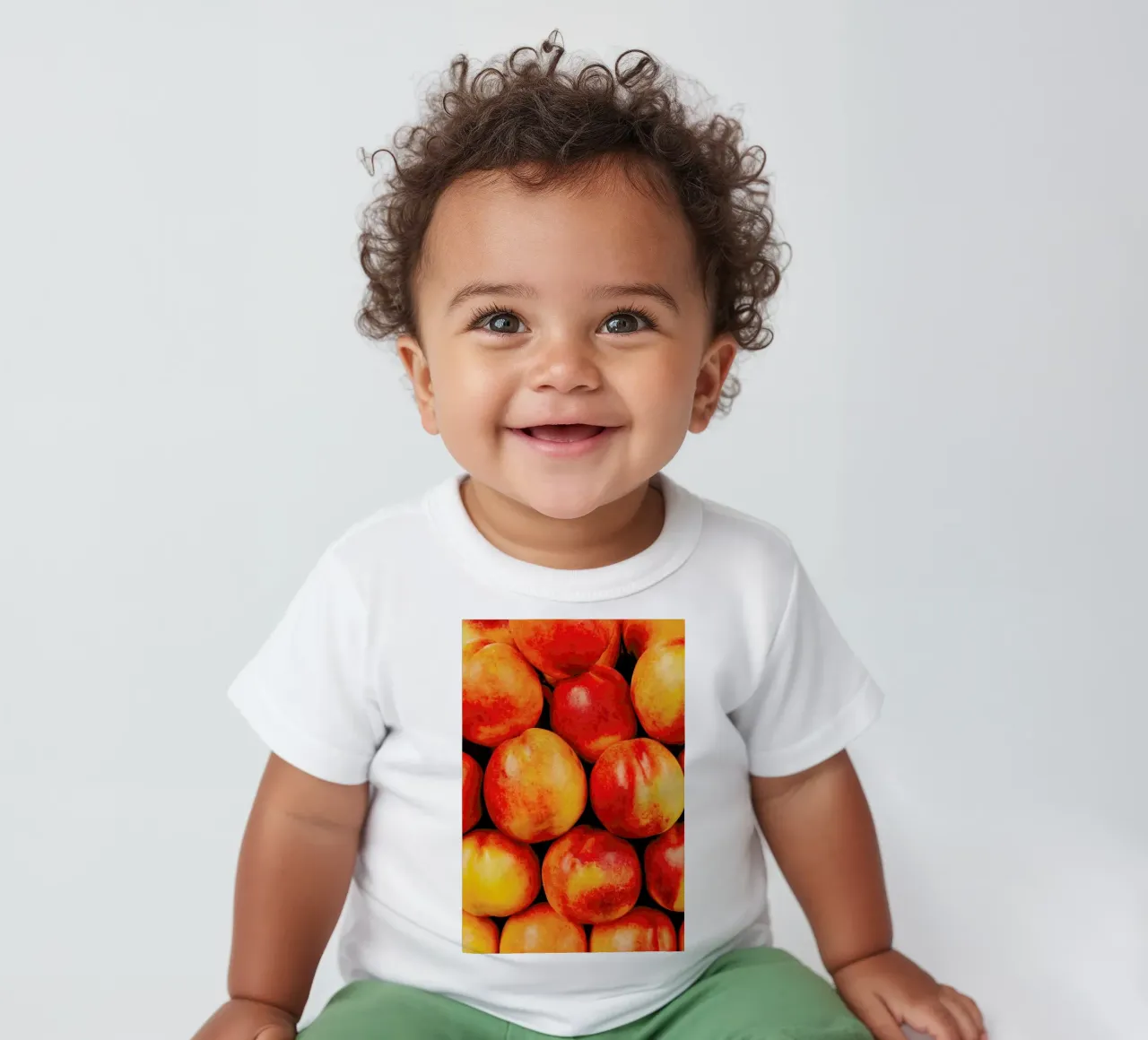 Peachy Day Baby T-Shirt von Sebastian Hilgetag