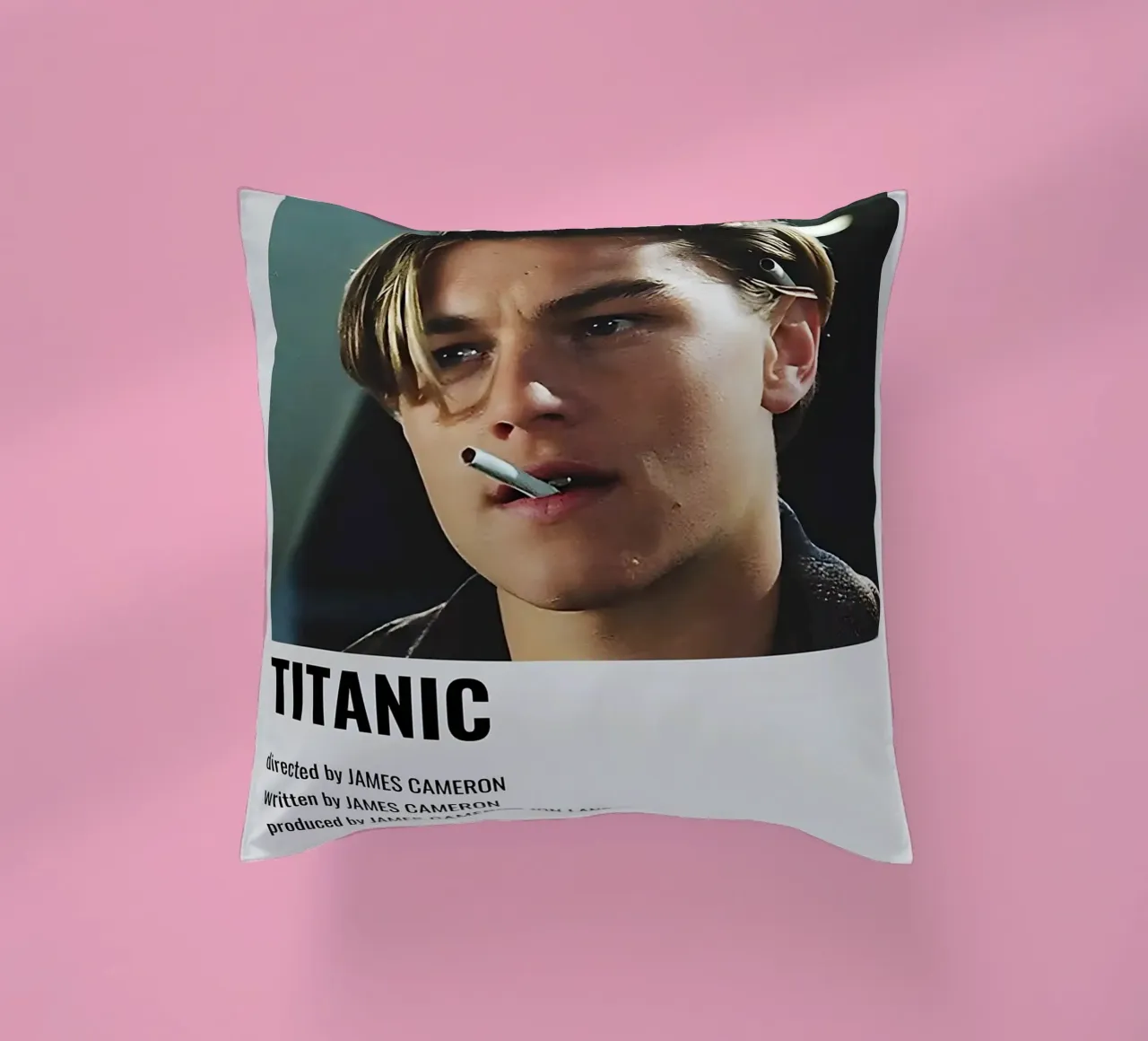 TITANIC Kissen von MVFminimalist