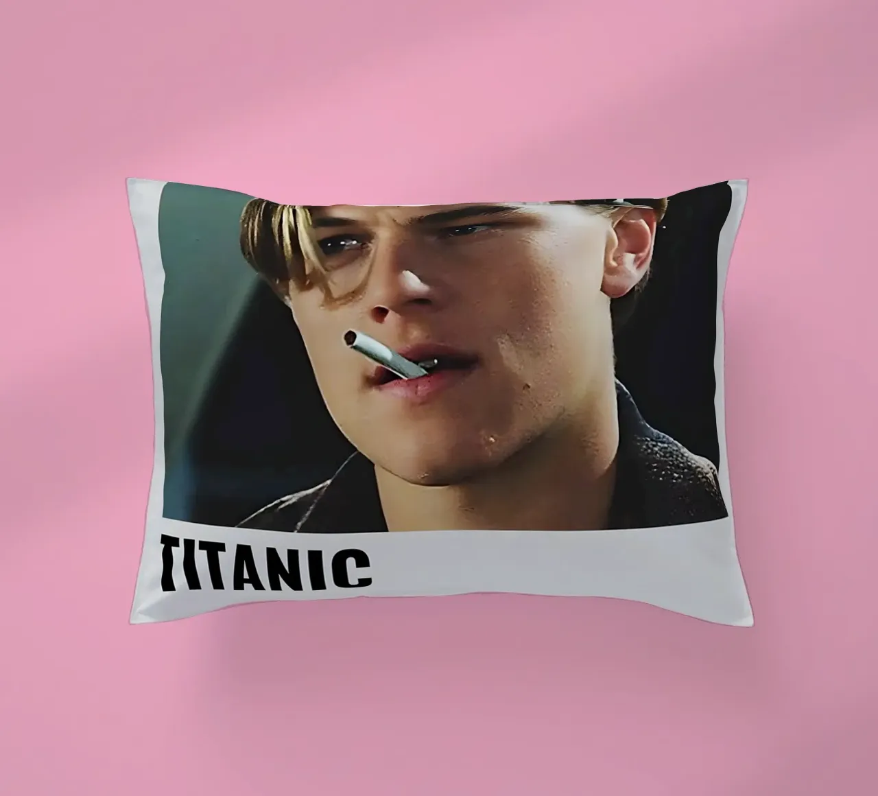 TITANIC Kissen von MVFminimalist