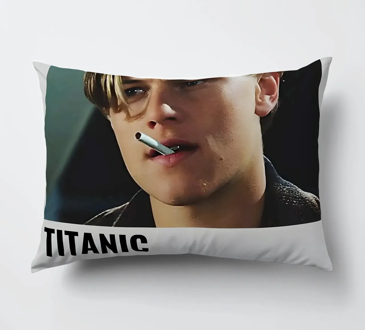 TITANIC Kissen von MVFminimalist