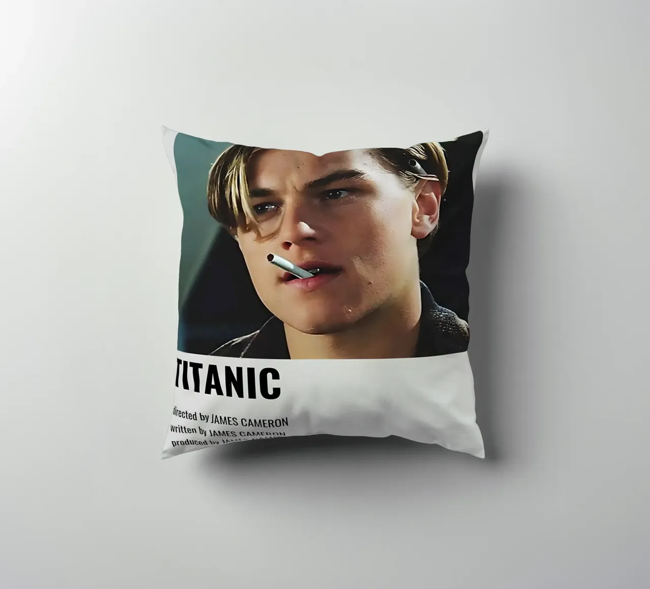 TITANIC Kissen von MVFminimalist