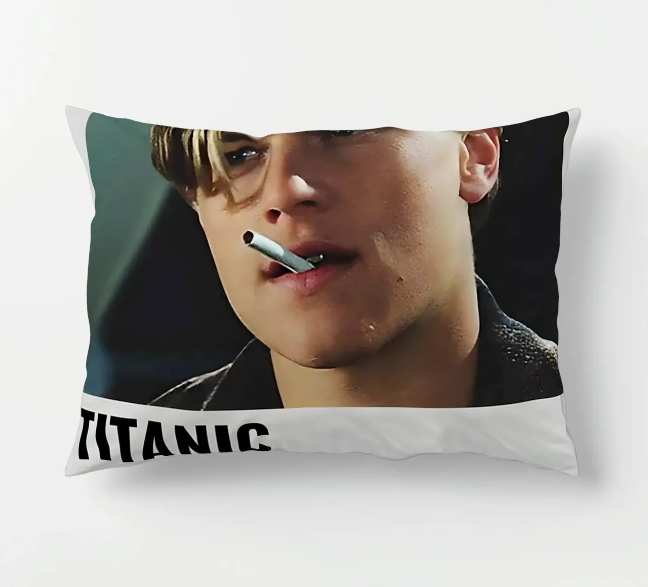TITANIC Kissen von MVFminimalist