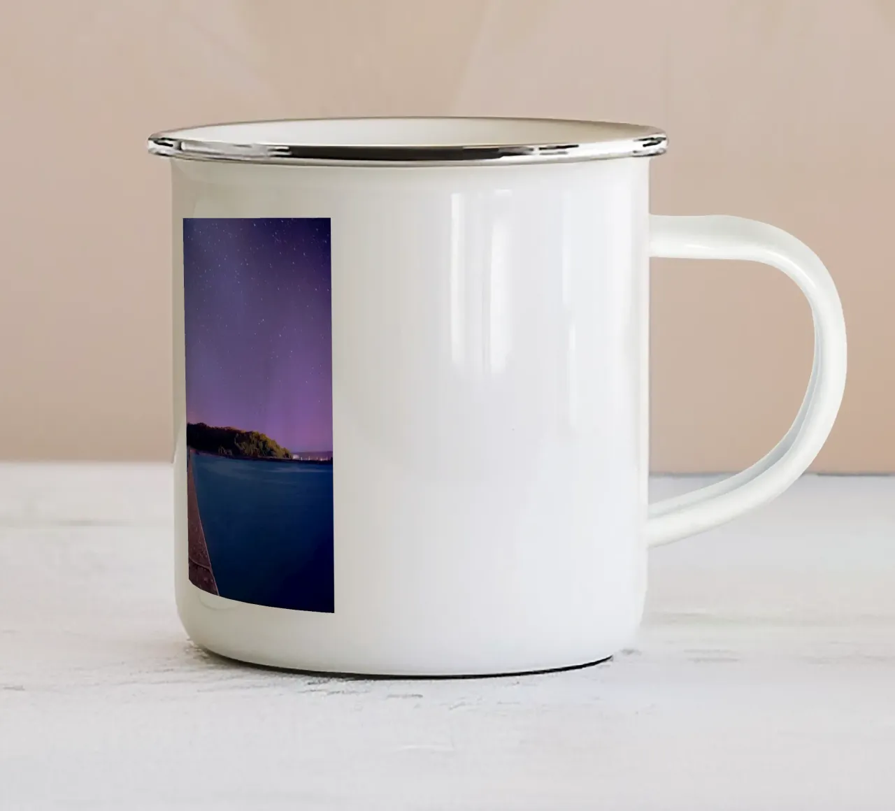cielo viola con via di legno tazza in smalto da space words