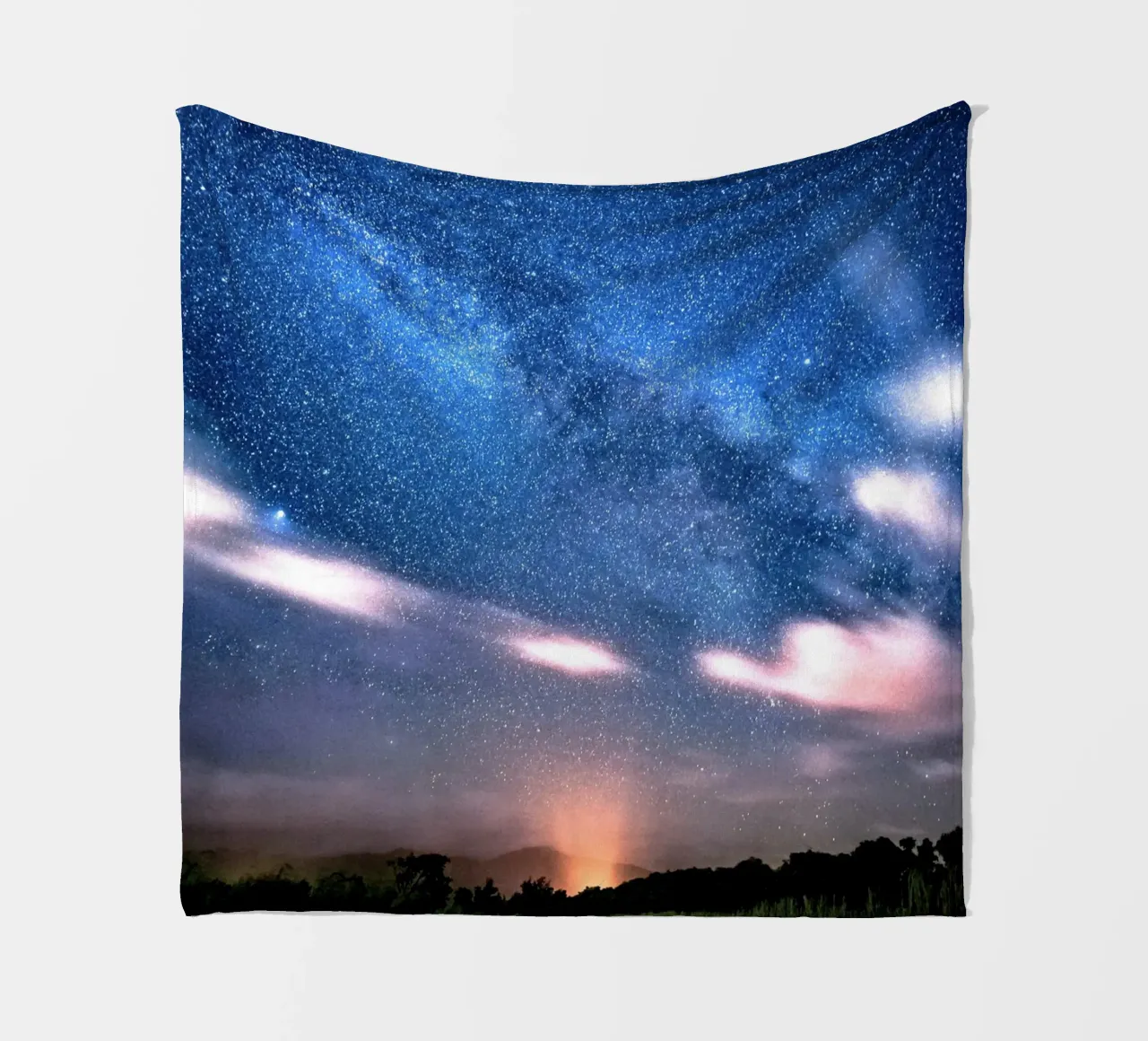 la via lattea e la penombra coperta in pile da space words