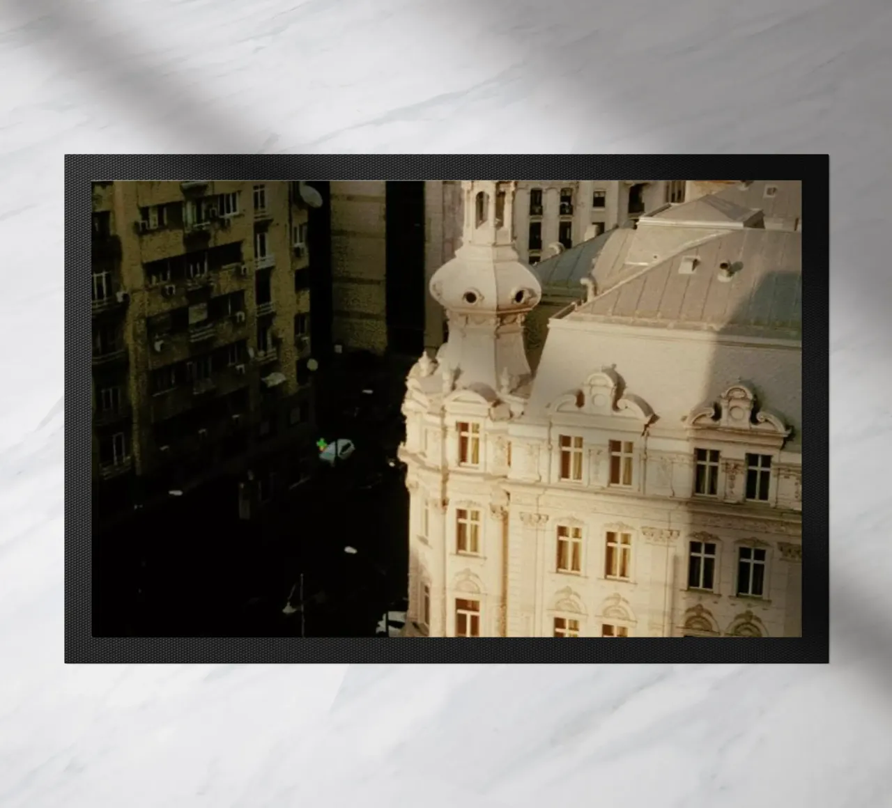 Analog Series Bucharest Love felpudo de Sebastian Hilgetag