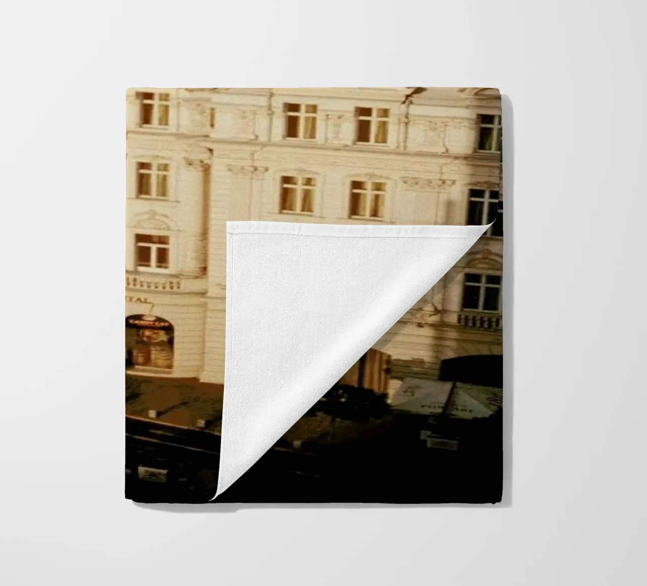 Analog Series Bucharest Love telo mare da Sebastian Hilgetag