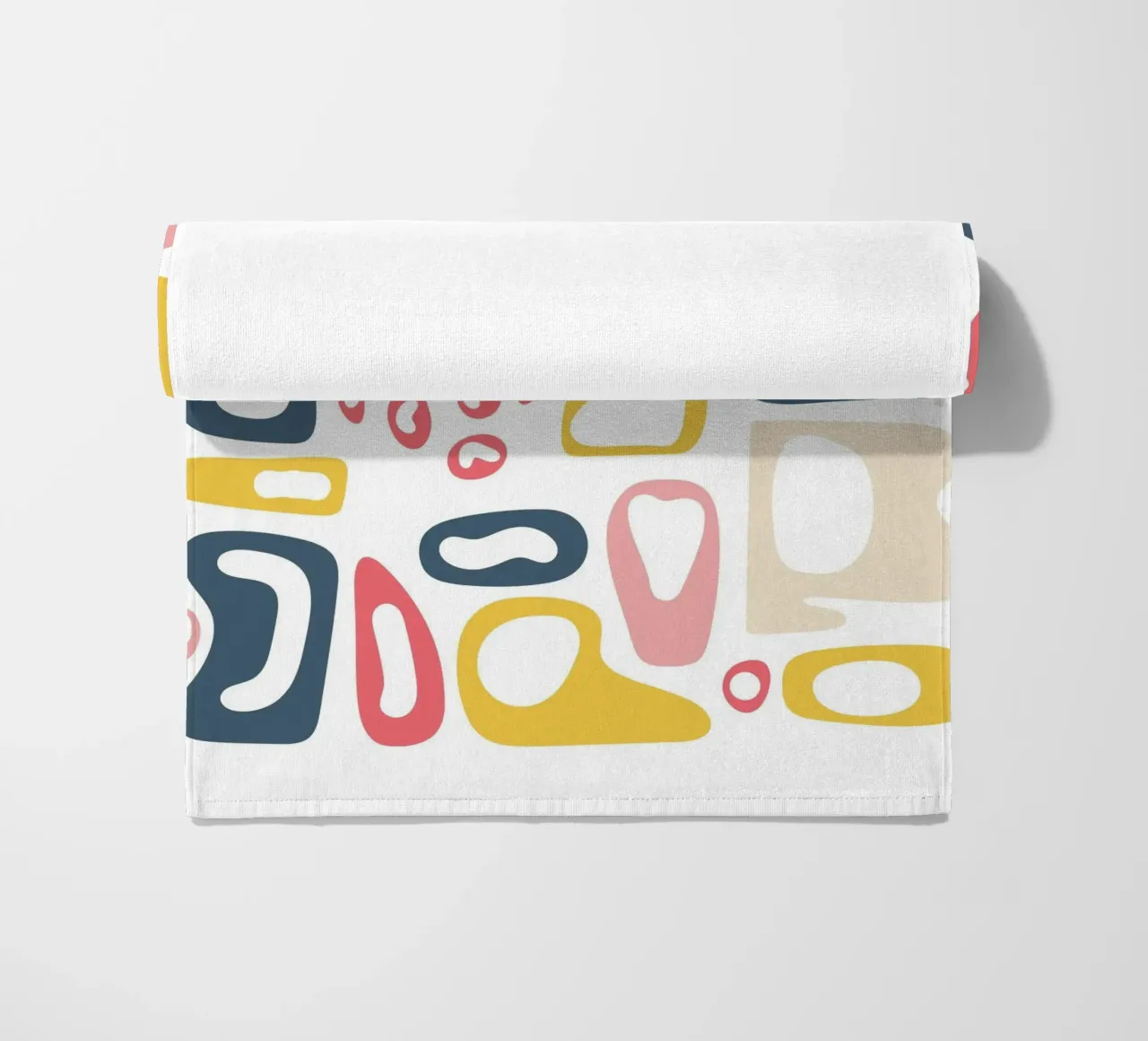 abstract symbool strandhanddoek van pastel color shape