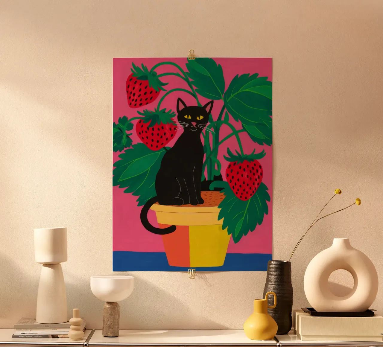 Vaso per gatti alla fragola poster con telaio in legno da Stone Decade