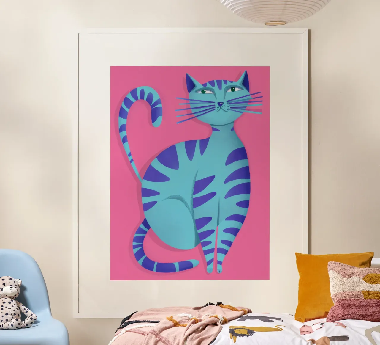 Gatto blu soriano rosa poster con telaio in legno da Stone Decade