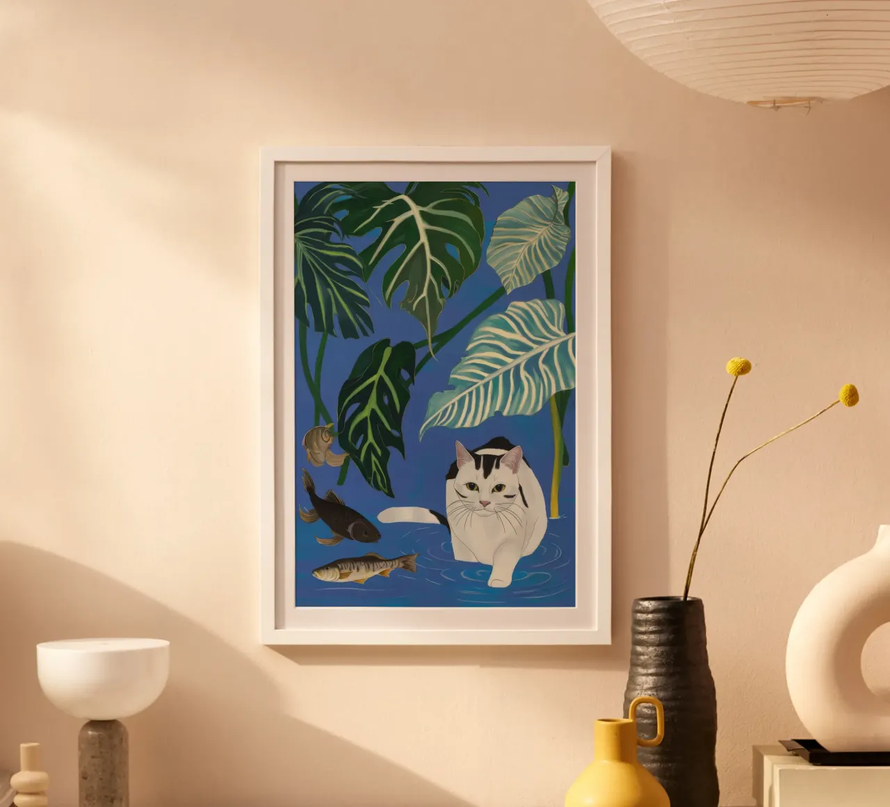 Sogno di pesce felino poster con telaio in legno da Stone Decade