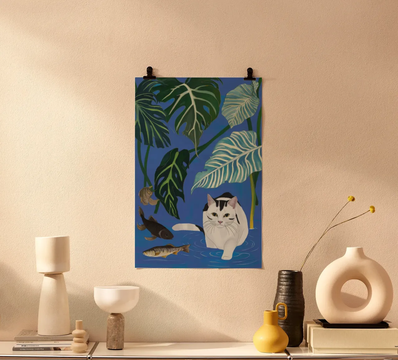 Sogno di pesce felino poster con telaio in legno da Stone Decade